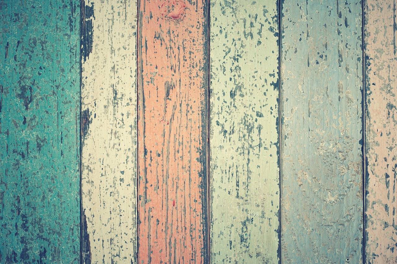 Jak malować drewno na biało przecierane aby uzyskać efekt vintage?